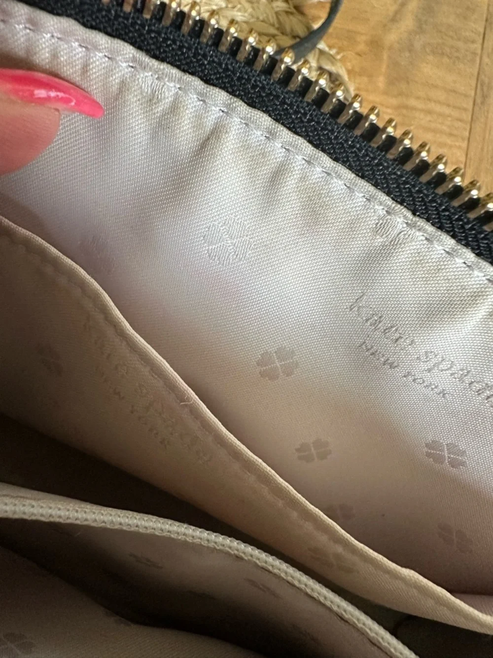 Kate Spade simple and classic black leather crossbody bag